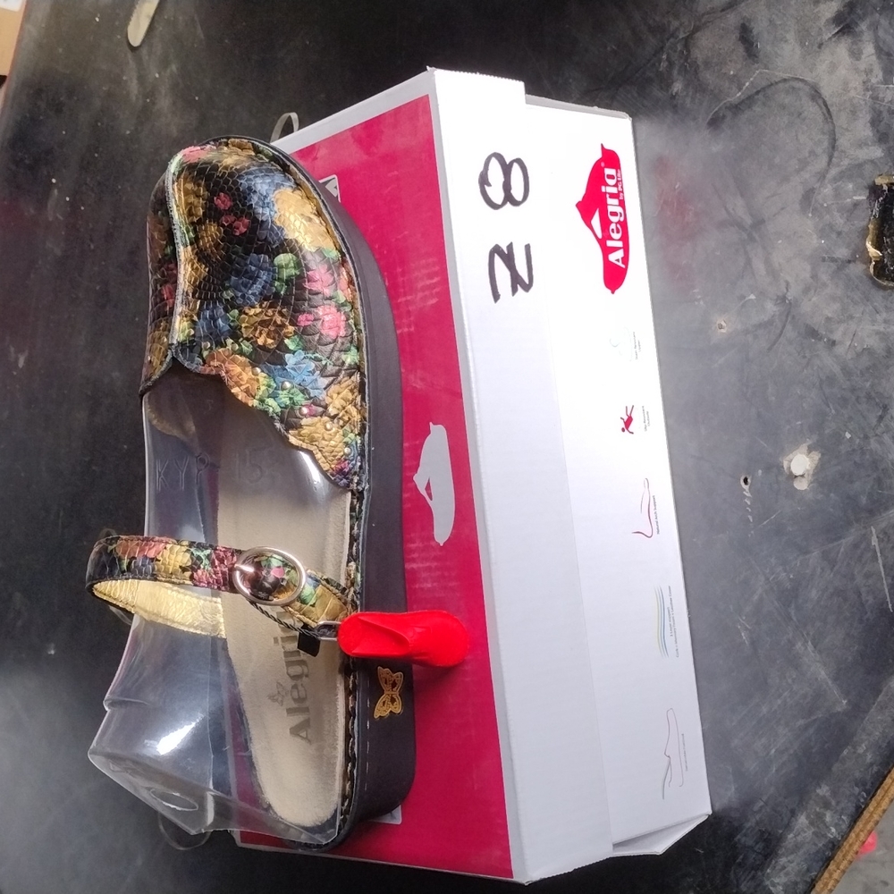 Women's shoes